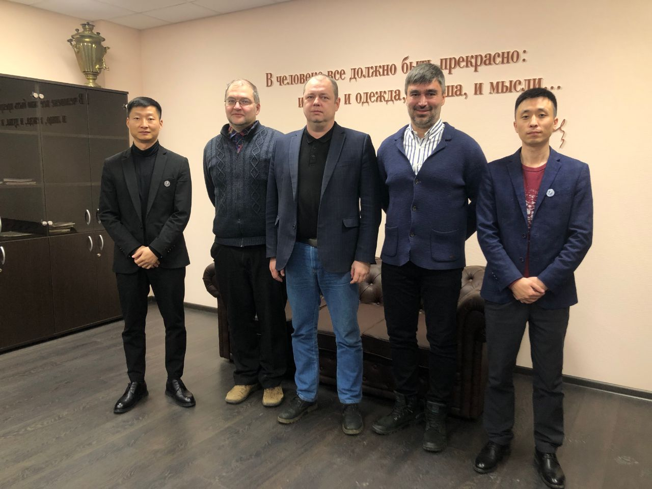 拓展海外市場(chǎng)，促進(jìn)跨國業(yè)務(wù)